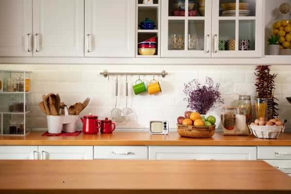 Como Instalar Suportes Verticais para Utensílios de Cozinha Sem Furar a Parede